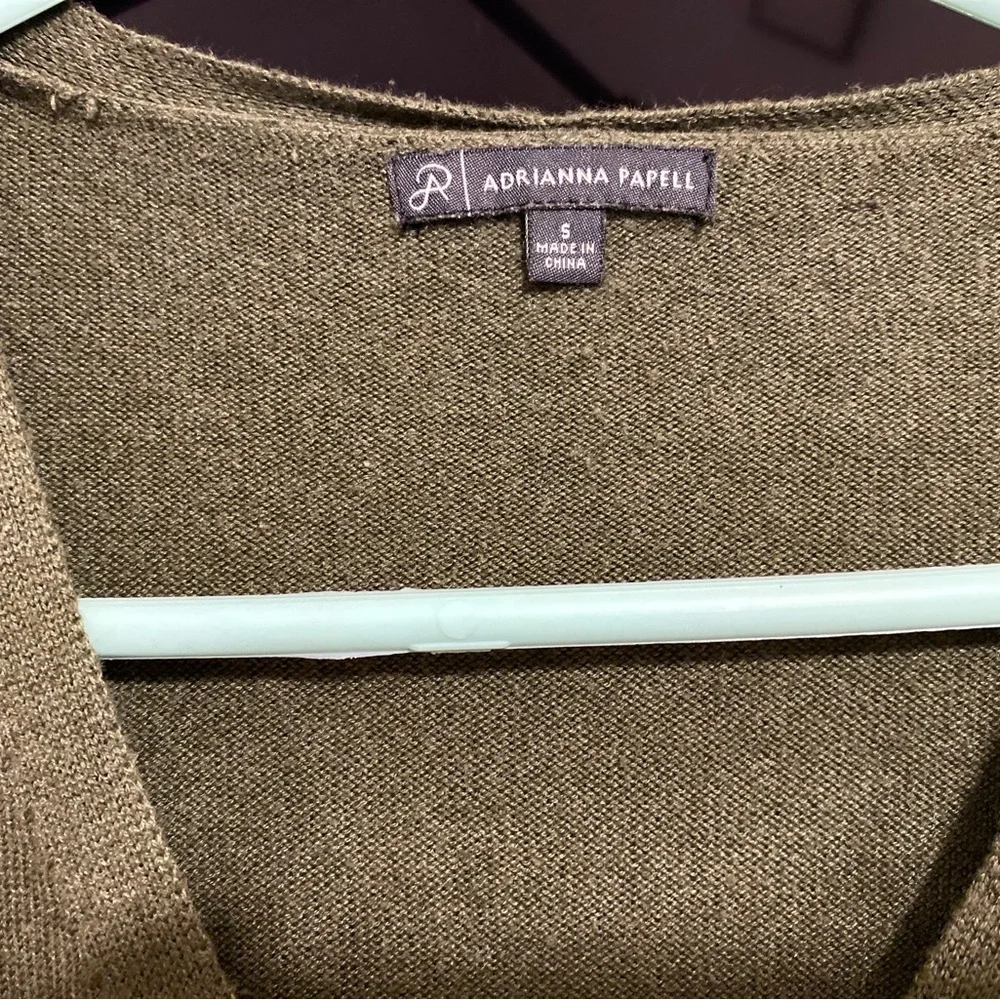 💰 Olive V-Neck Sweater💰